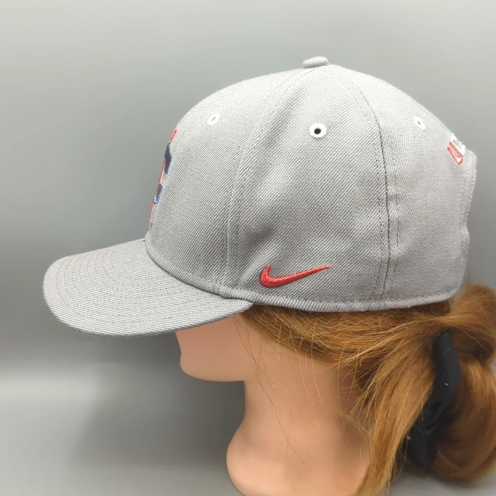 Nike True UCONN Huskies Snapback Gray Hat Cap OSFM Adjustable